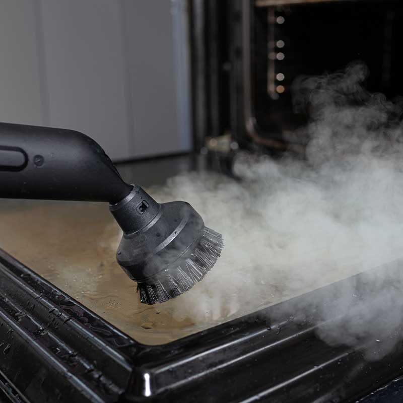 Steam cleaning of the oven